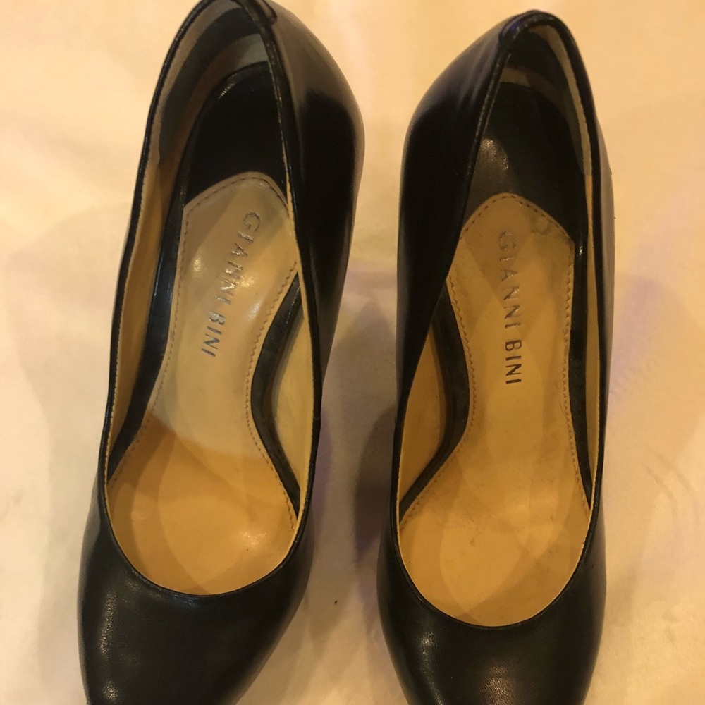 Gianni Bini black platform pump